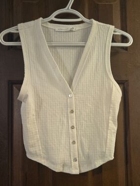 Altar'd State Cream Textured Sleeveless Button-Front Tank